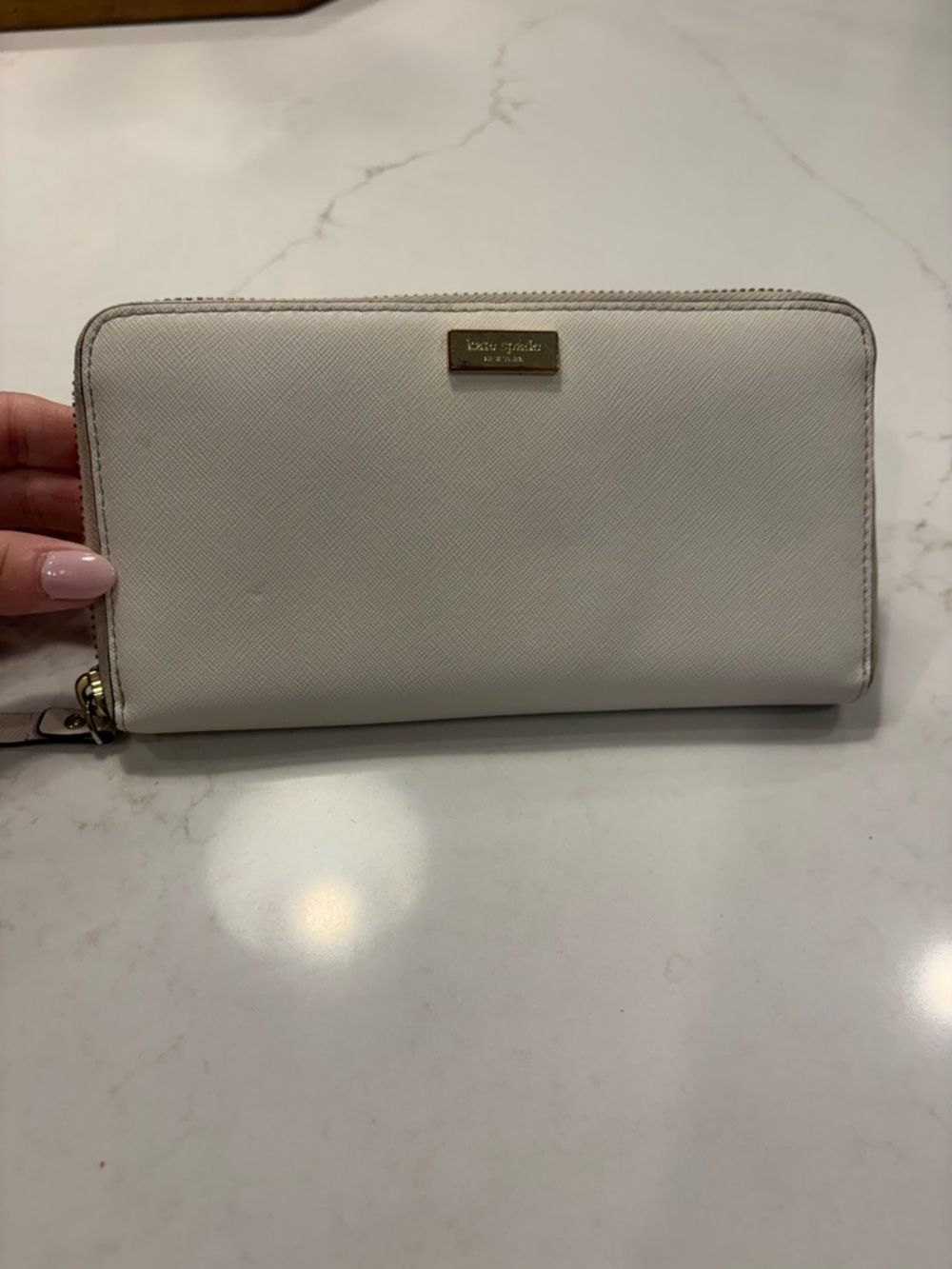 KateโSpade New York Cream Zip Wallet with Gold Plaque